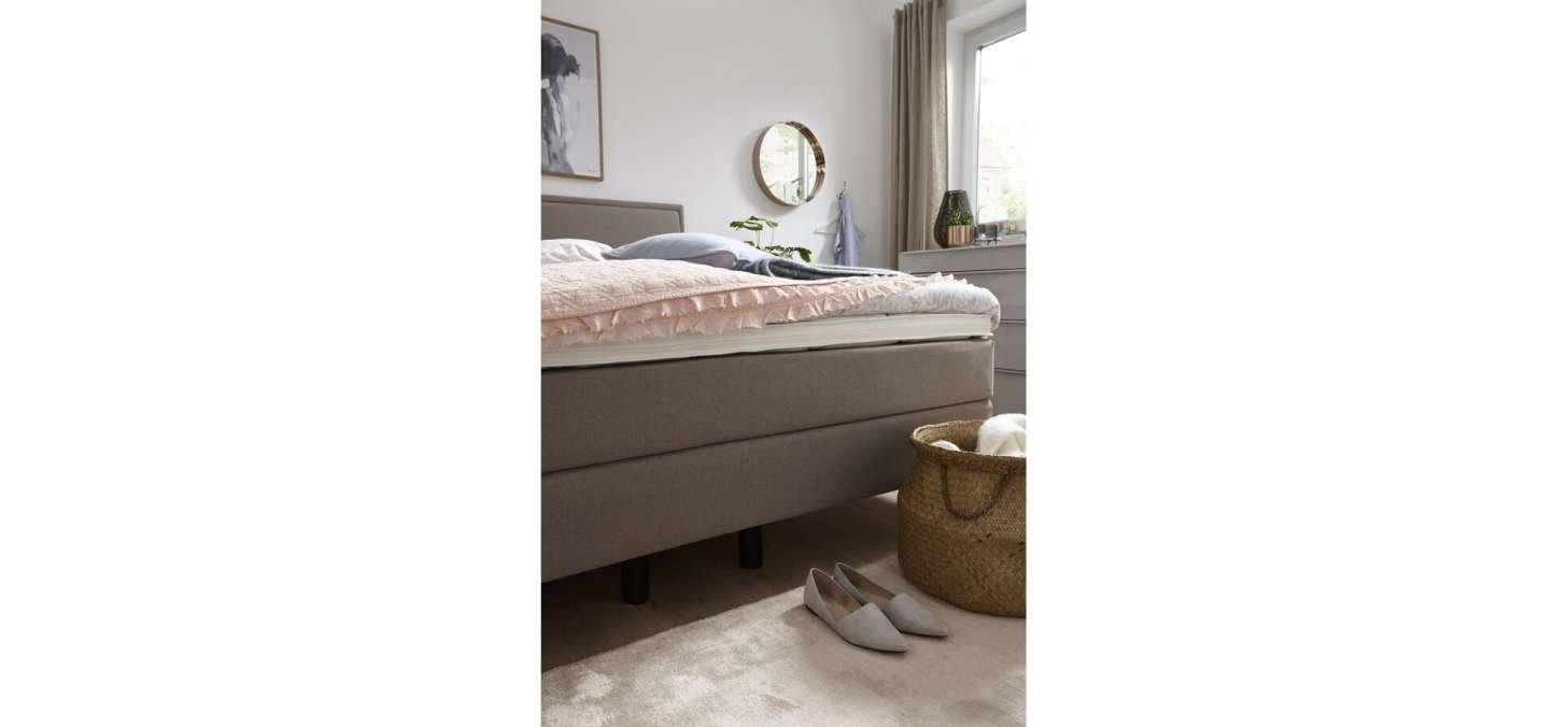 549f3677a6c33338cbc178f70358eb06eed4367d Global boxspringbett valencia stoff mauve detailbild