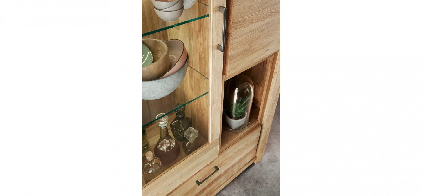 8a5bdafbcb3edaa7ee0b2afd3e416517f4b56e27 natura farmingdale vitrine detail