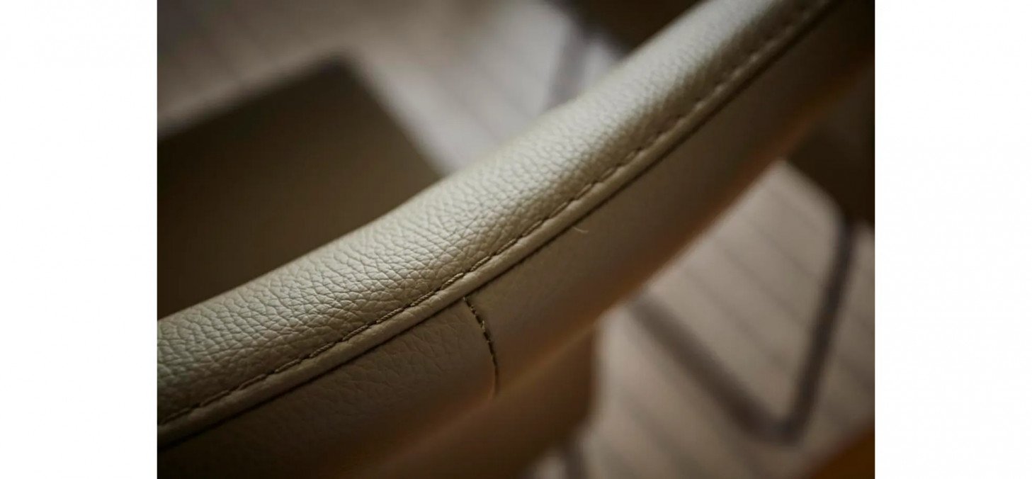 87b8a91ad0feee67fb30d3b395e4b920594e61c3 Global stuhl carmelo leder zypresse detailbild5