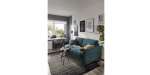 1284a91038f0d50fd47059b5f2c6d22c74c9b726 Global schlafsofa melida stoff smaragd milieubild