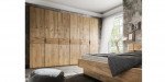 Kleiderschrank Massivholz dunkeles Holz mit Muster in grauen Schlafzimmer