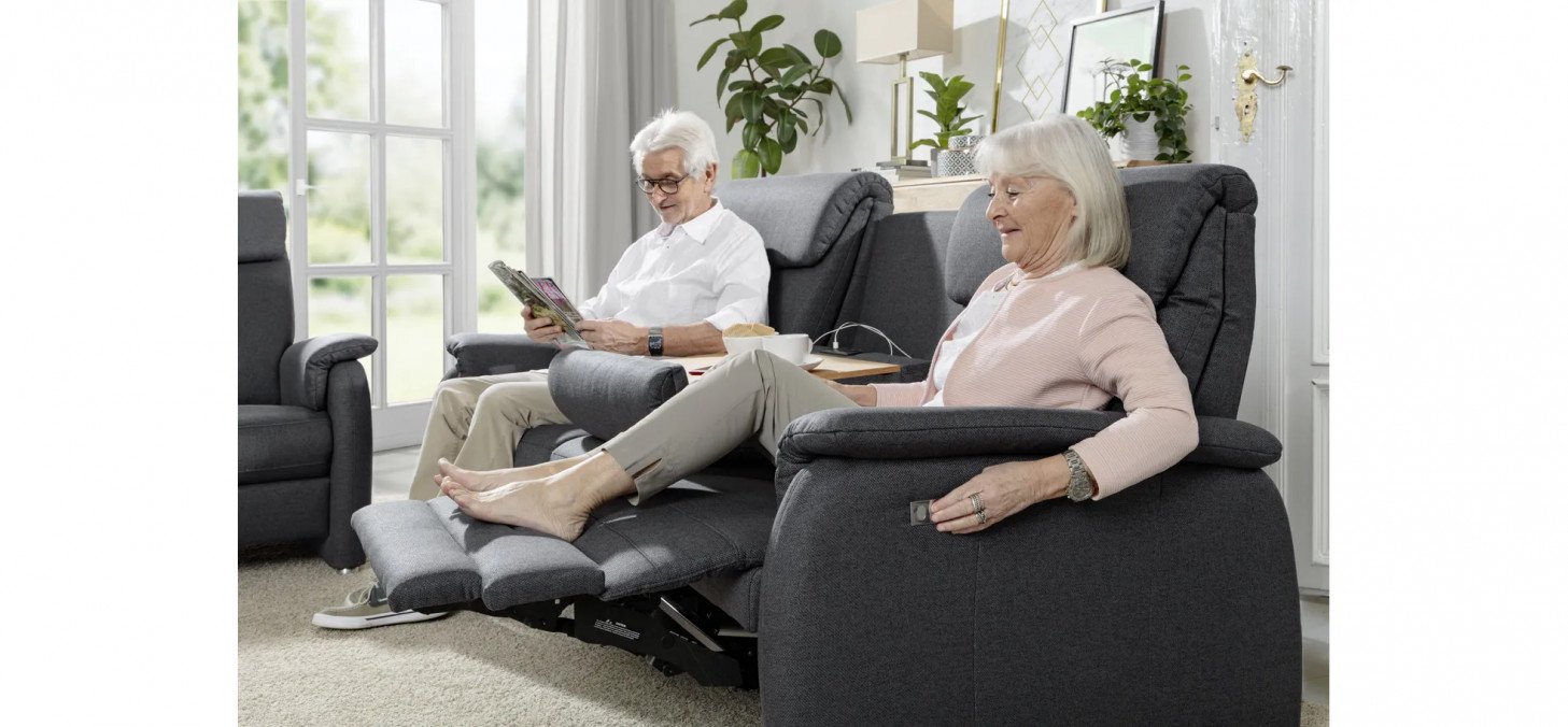 43bf4c824728957968f62216230c5fd3d175ef68 em barcelona trapezsofa relaxfunktion mit model detail