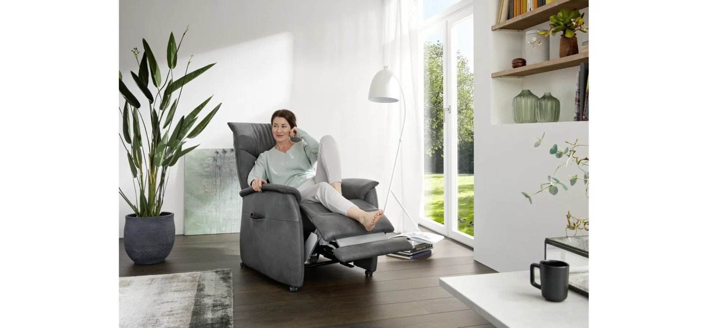 4d5aa104da5281b0f946e88308a1701fdab96df1 EM D sseldorf Eleganza brikett PG27 Fu verstellung mit Model milieu