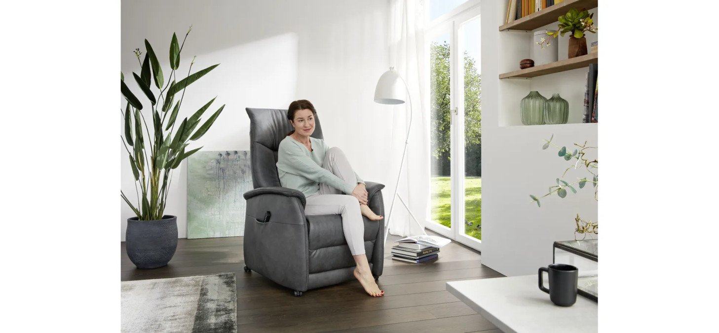 9d7a765b6d4b4b1ade9b7bf0541c791f100e6e3c EM D sseldorf Eleganza brikett PG27 Milieu mit Model milieu