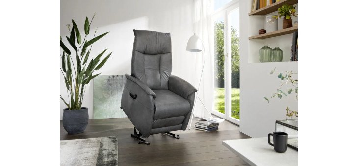 b8877757eb6aecb6a602aa7f56116554bac2efb5 EM D sseldorf Eleganza brikett PG27 Aufstehhilfe milieu