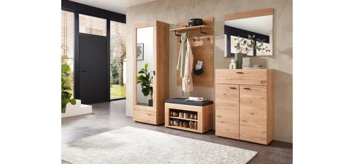 8bf1f1d4740d306b72251f3836a0e08faab494f5 Malaga Garderobe 62 05 HU 80 im Milieu