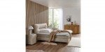 modernes helles Schlafzimmer mit Bett in Beige