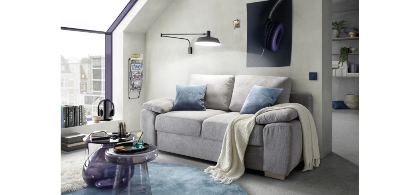 83a185fbce40e66221c6f3a0eb61fbf095bedef7 Sofa EMIEL hellgrau Milieu 2