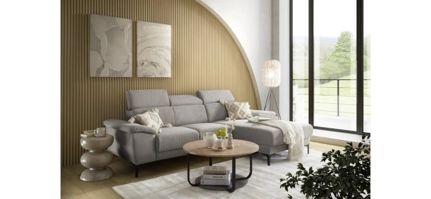 1da4d7597e30038681baf140c7bca32360fb9911 Ecksofa EZRA taupe Milieubild 2