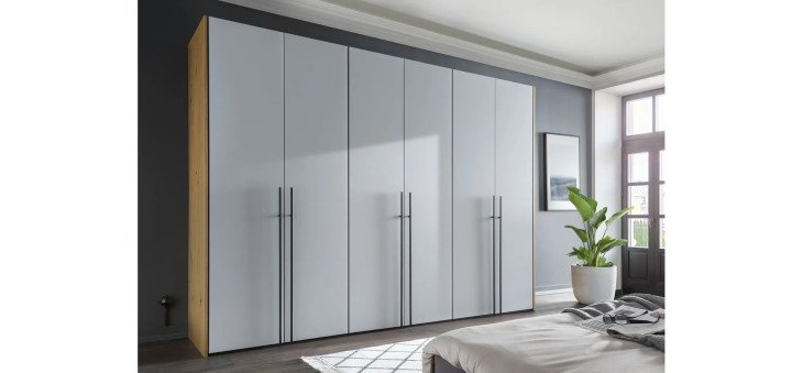 997ddc20669bdf16178e0de46783fa481f726996 natura colorado drehtuerenschrank 6tuerig glas hellgrau milieubild