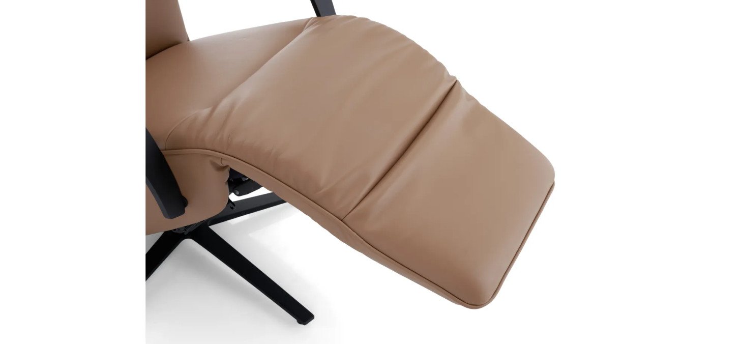 b0676d74ba4f54ff6ab61d26ccc8515876af5447 em sparks detail1