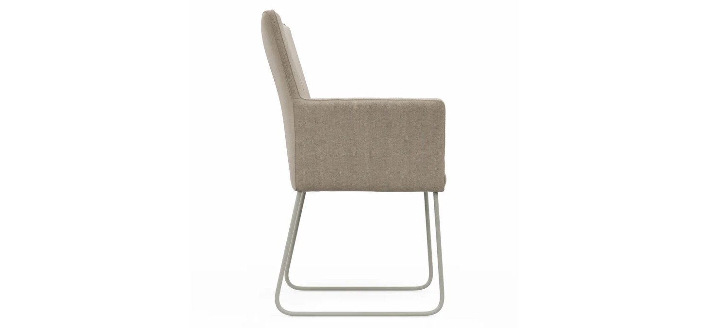 5422da81a4d189cc02df08c6bde8eb0a2f778ce3 na Armlehnstuhl Cosyra beige freisteller 2 3027870