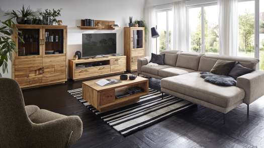 Wohnzimmer mit brauner Couch