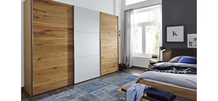 02dc172ba62e77711228f988746db5491d52ebd7 natura colorado schwebetuerenschrank 3tuerig eichefurnier glas milieubild
