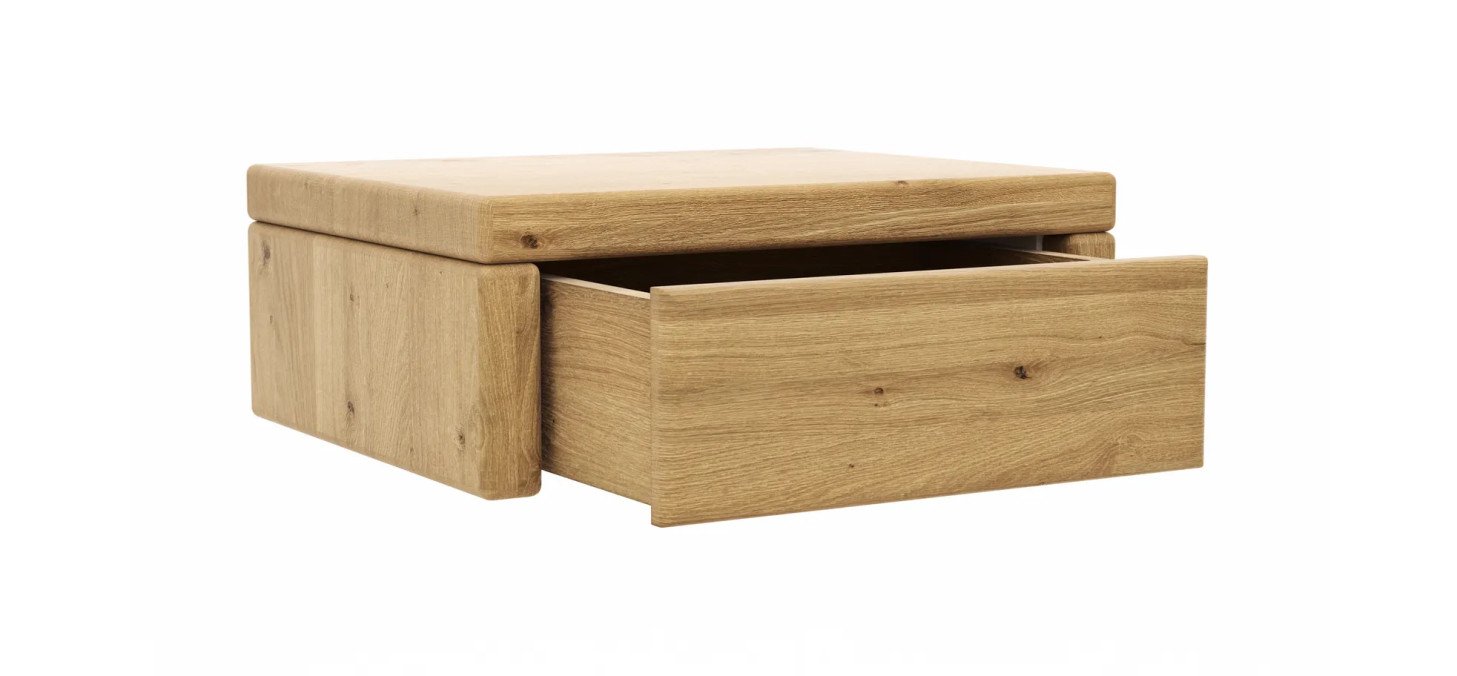 db71f4a731aedcd2d906a8598a6c8c8062121718 na Nachttisch 1660 freisteller 2 129667