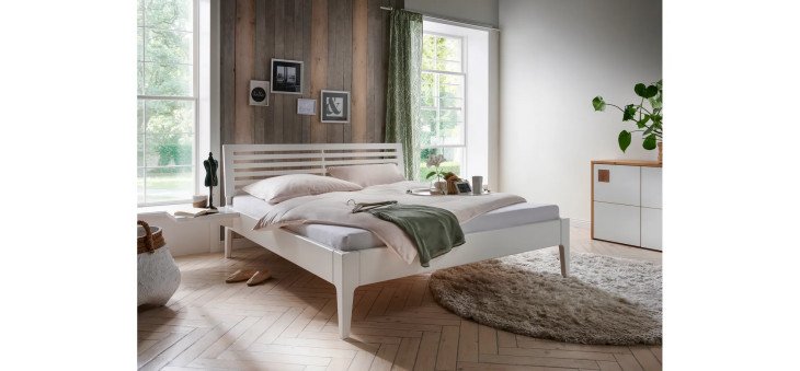 5d3942b2745b106aade0b8b9938cbac8050767da natura bettgestell nachttisch 1660 kiefer massiv weiss lackiert sprossenkopfteil milieu 1