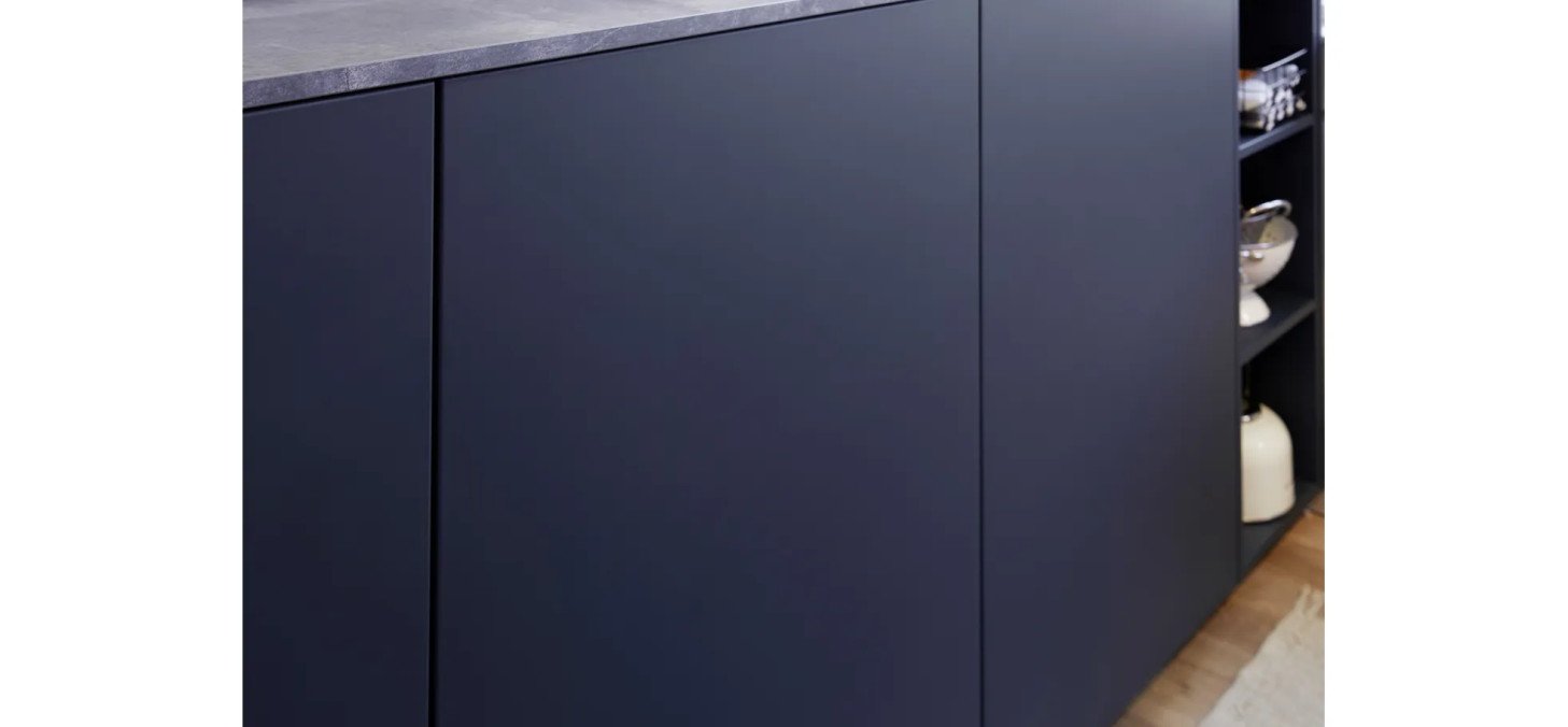 a8b67f57c20fabd2a8ab91e25514a1e51bb847eb CO Siena 4 522 Detail Front Tiefblau 1