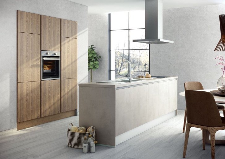 Elegante offene Kucheninsel mit Natursteinfront