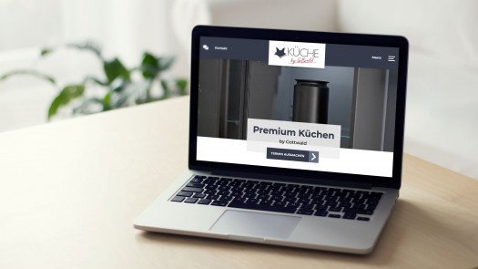 macook offen auf tisch